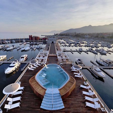فندق Yacht Club Marina Di لوانو المظهر الخارجي الصورة