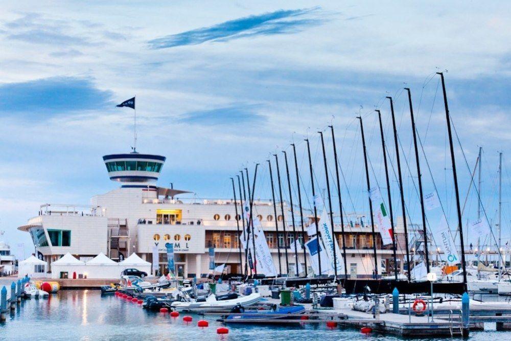 فندق Yacht Club Marina Di لوانو المظهر الخارجي الصورة