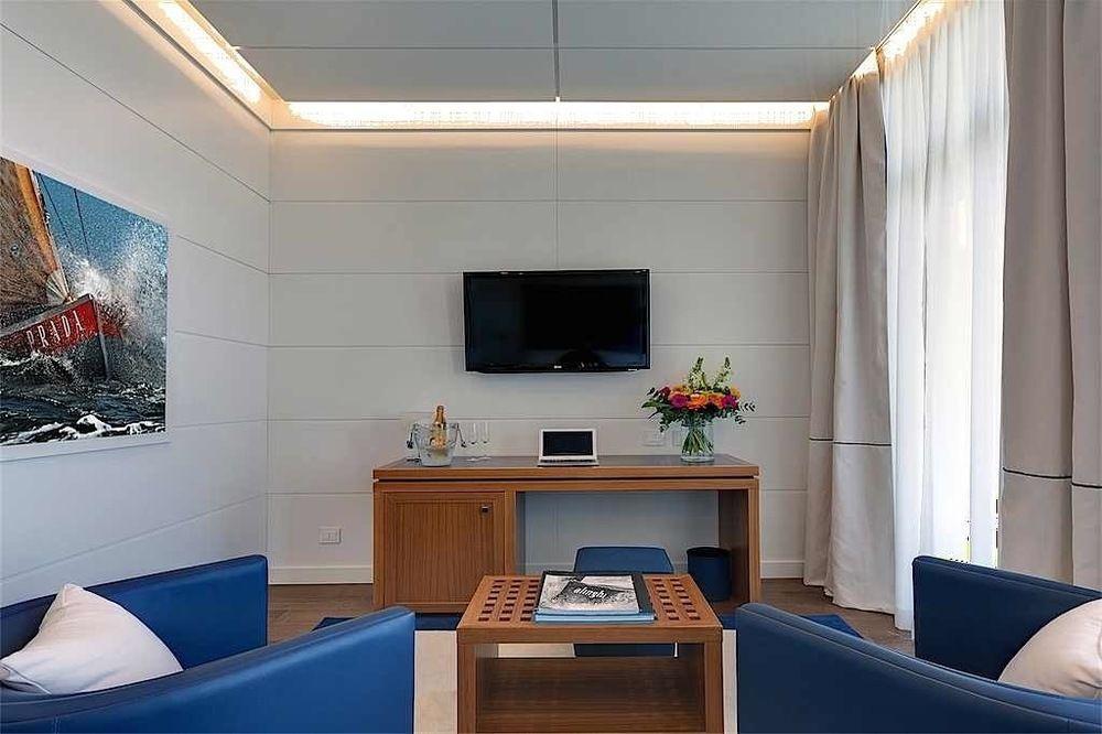 فندق Yacht Club Marina Di لوانو المظهر الخارجي الصورة