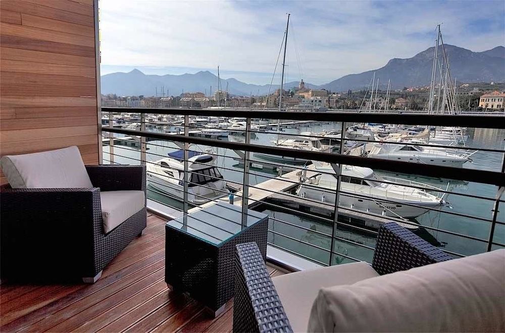 فندق Yacht Club Marina Di لوانو المظهر الخارجي الصورة