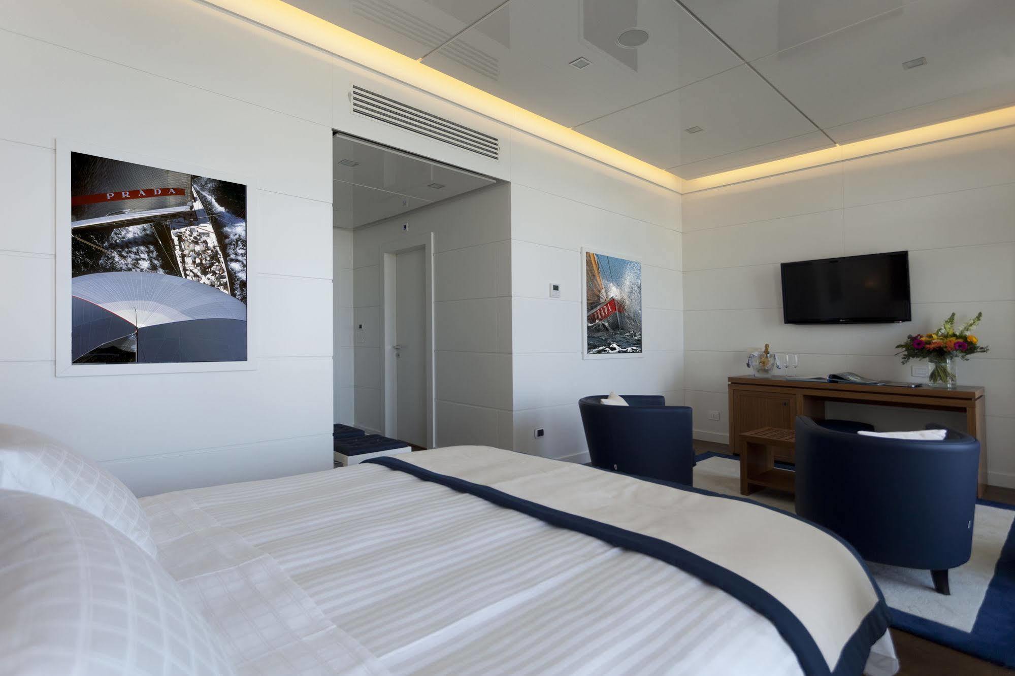 فندق Yacht Club Marina Di لوانو المظهر الخارجي الصورة