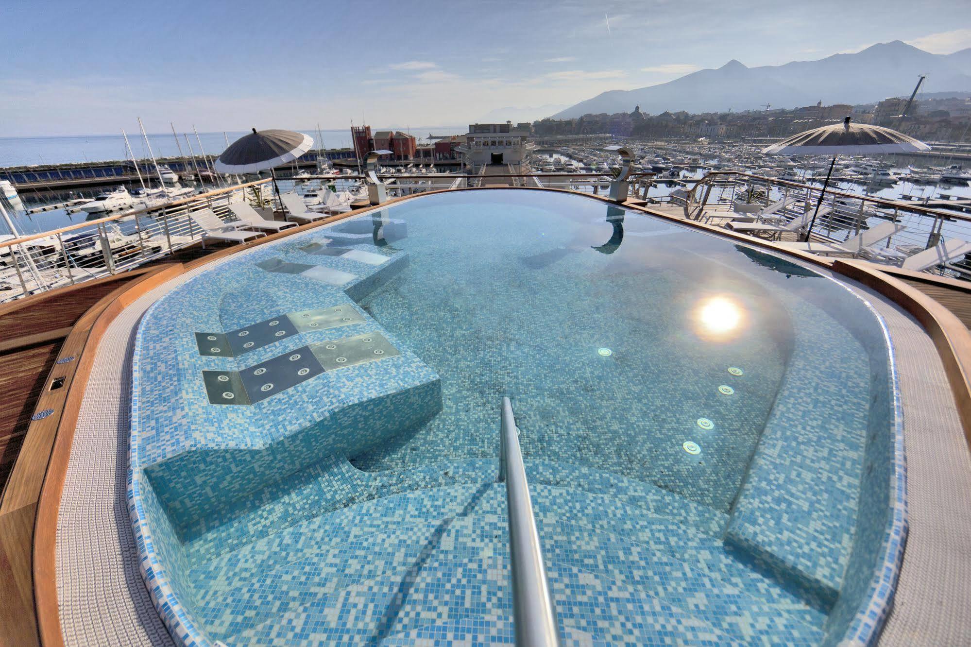 فندق Yacht Club Marina Di لوانو المظهر الخارجي الصورة
