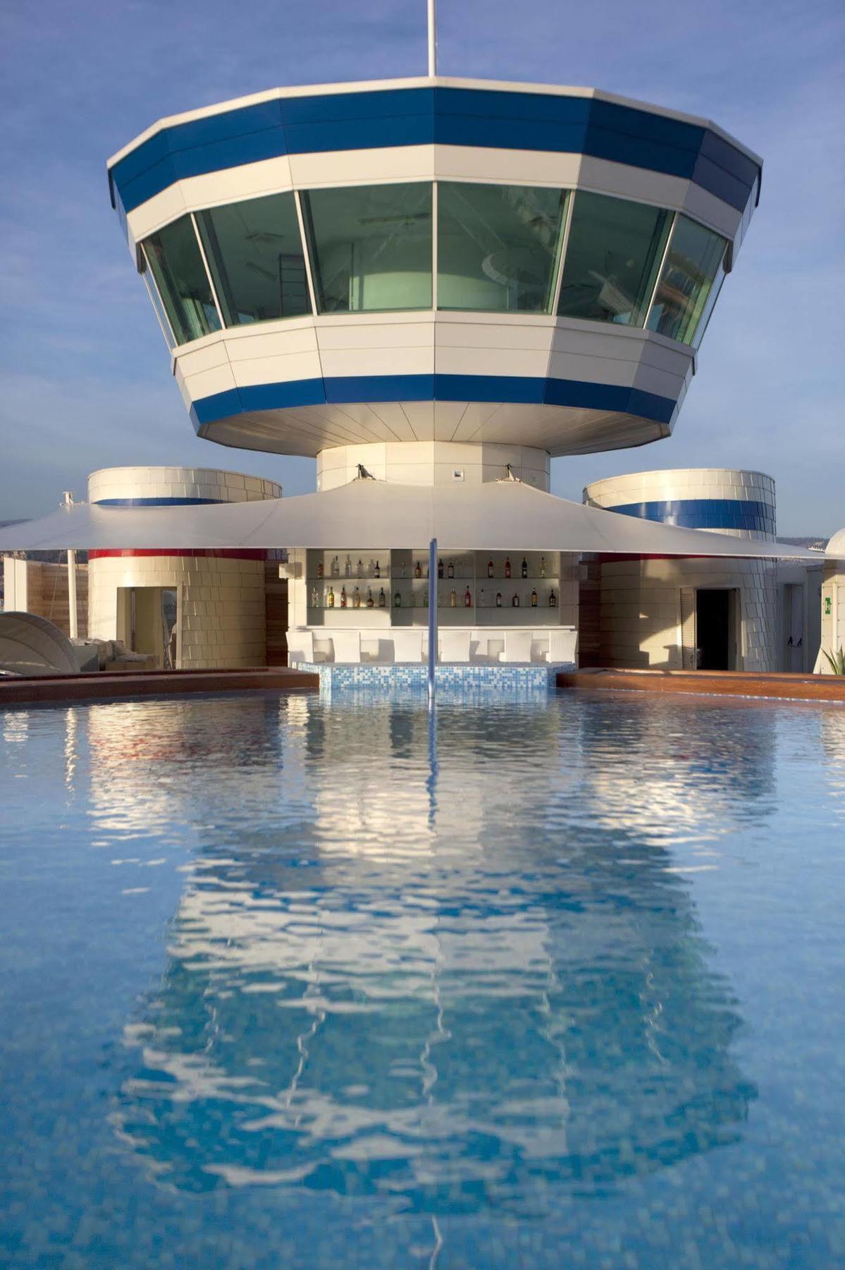 فندق Yacht Club Marina Di لوانو المظهر الخارجي الصورة