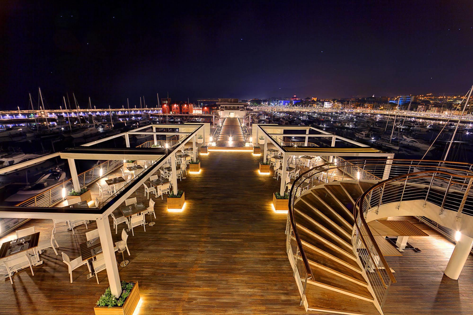 فندق Yacht Club Marina Di لوانو المظهر الخارجي الصورة