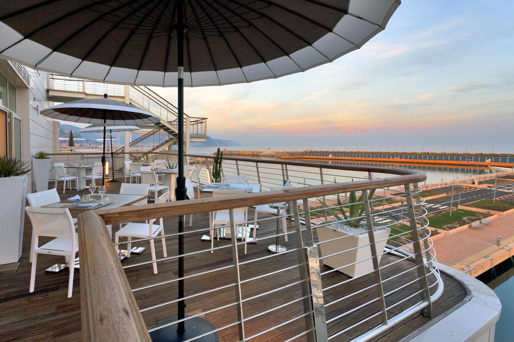 فندق Yacht Club Marina Di لوانو المظهر الخارجي الصورة